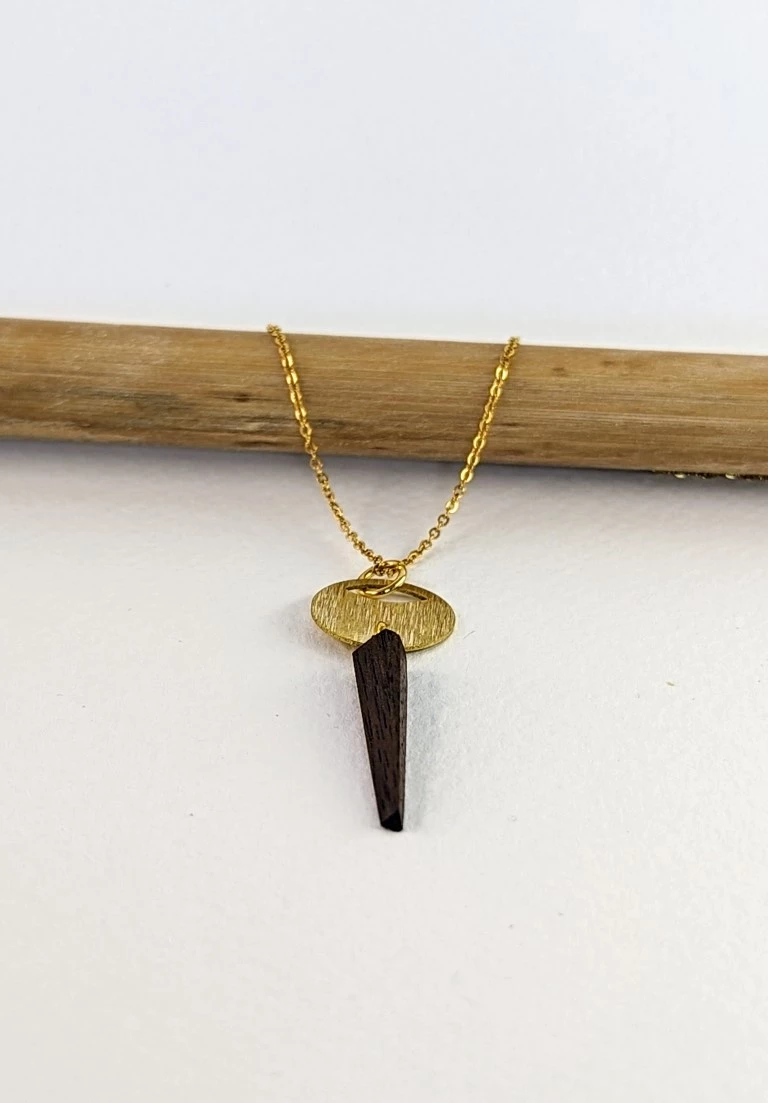 Collier, pendentif en Bois (noyer noir)