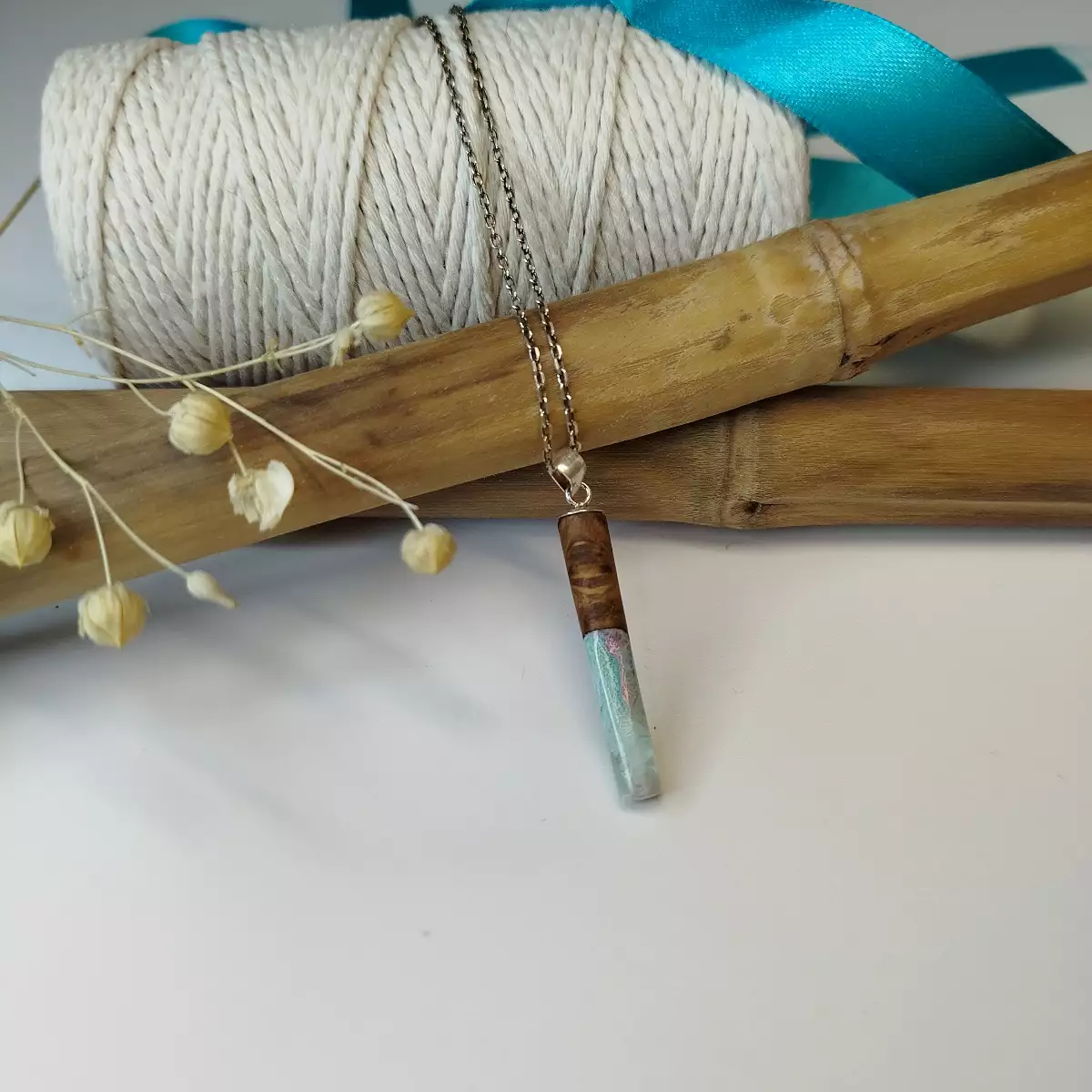 Collier pendentif en Bois&Résine