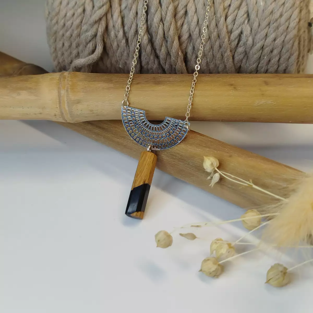 Collier pendentif en Bois&Résine