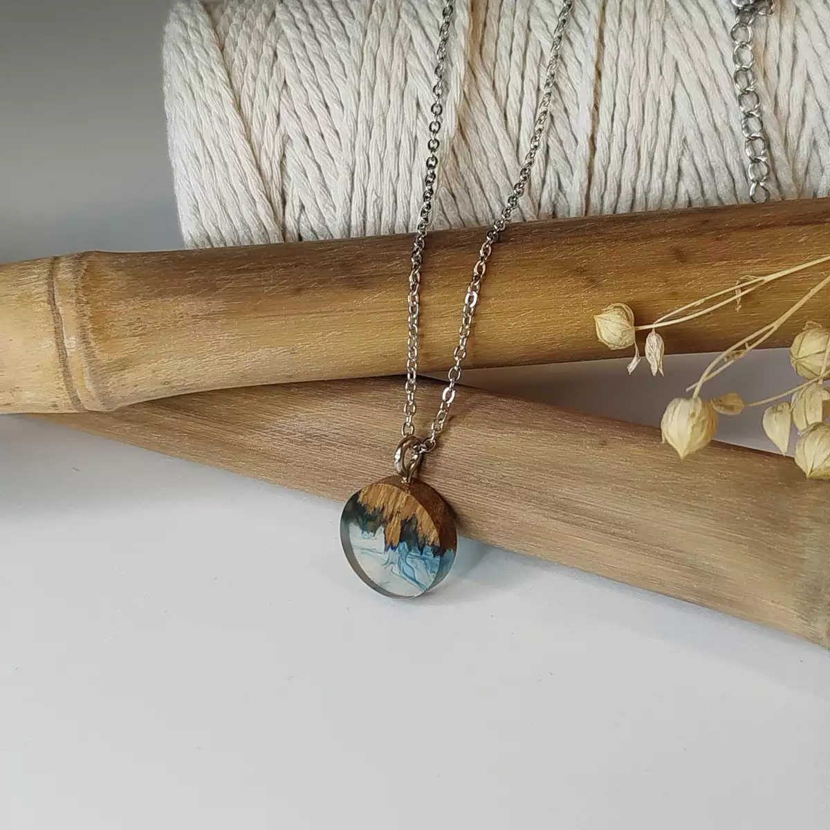 Collier pendentif en Bois&Résine