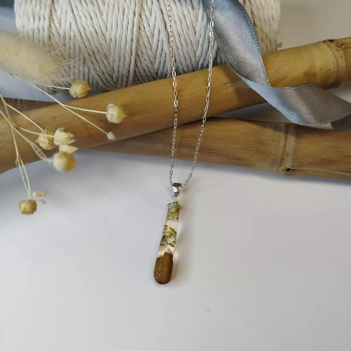 Collier Argent, pendentif en Bois&Résine