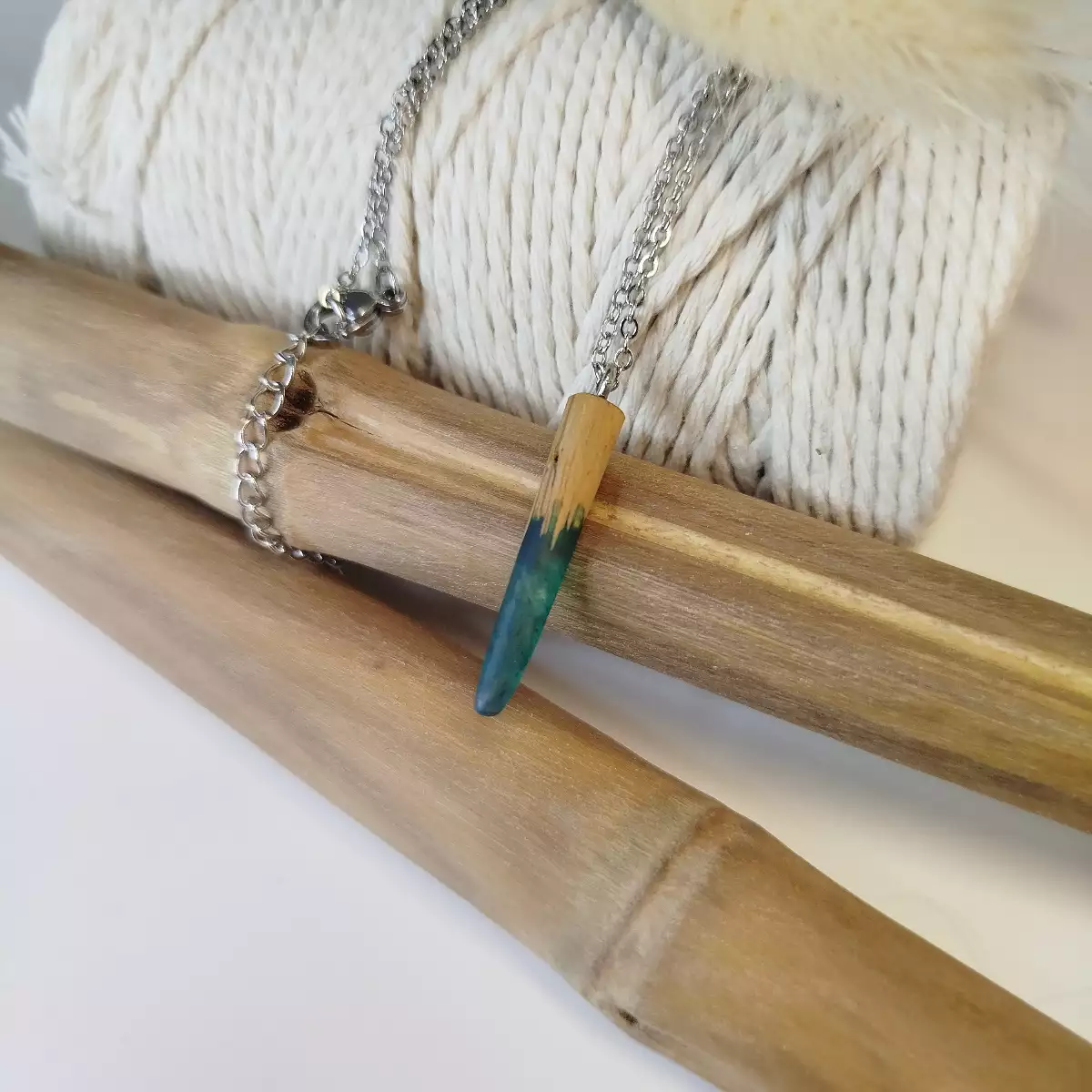 Collier pendentif en Bois&Résine